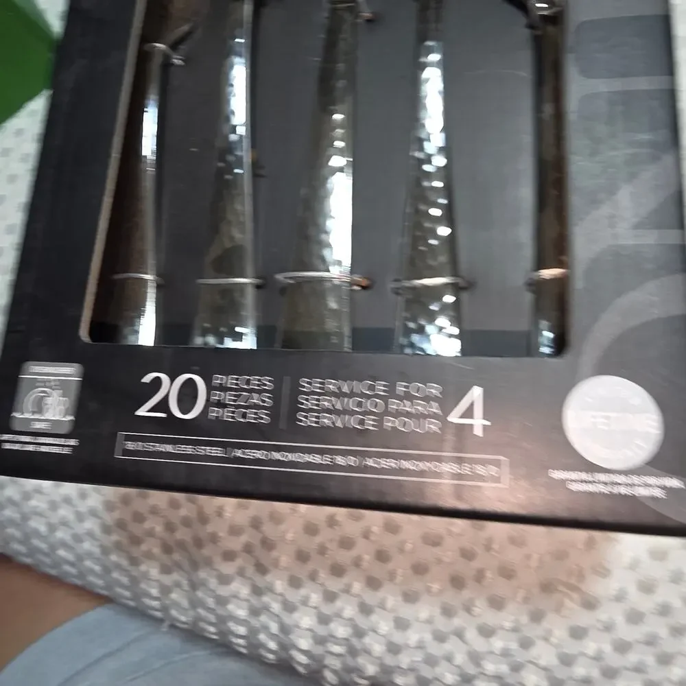 ONEIDA LENOX 20 PC SERVICE FOR 4 ETTA STAINLESS FLATWARE SET